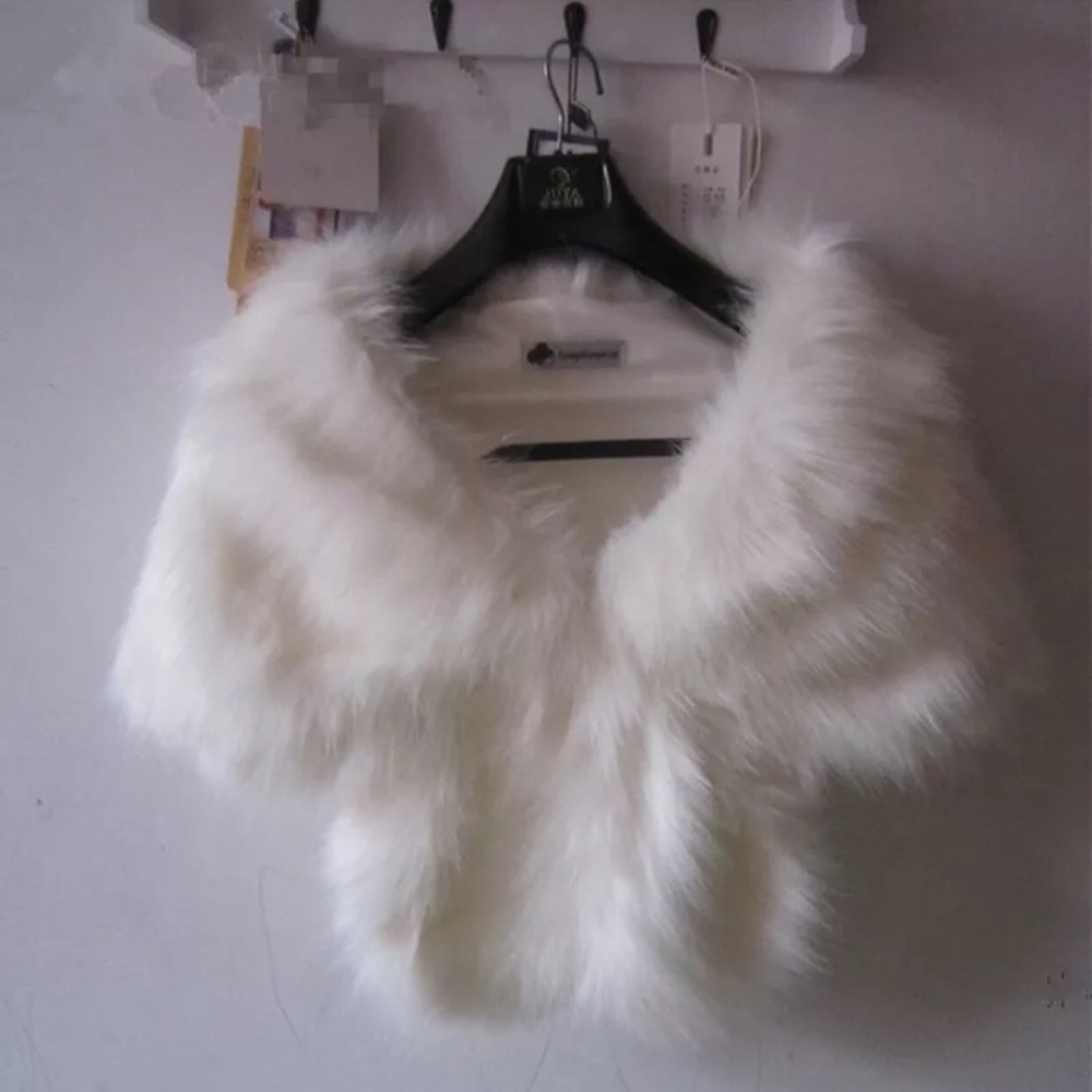🥂LUXURIOUS FAUX FUR WHITE FOX OR MINK STOLE-WRAP-BOLERO - Picture 3 of 4